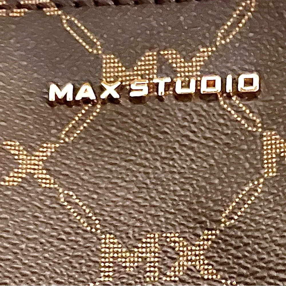 Max Studio M/L crossbody NWT - Picture 5 of 12